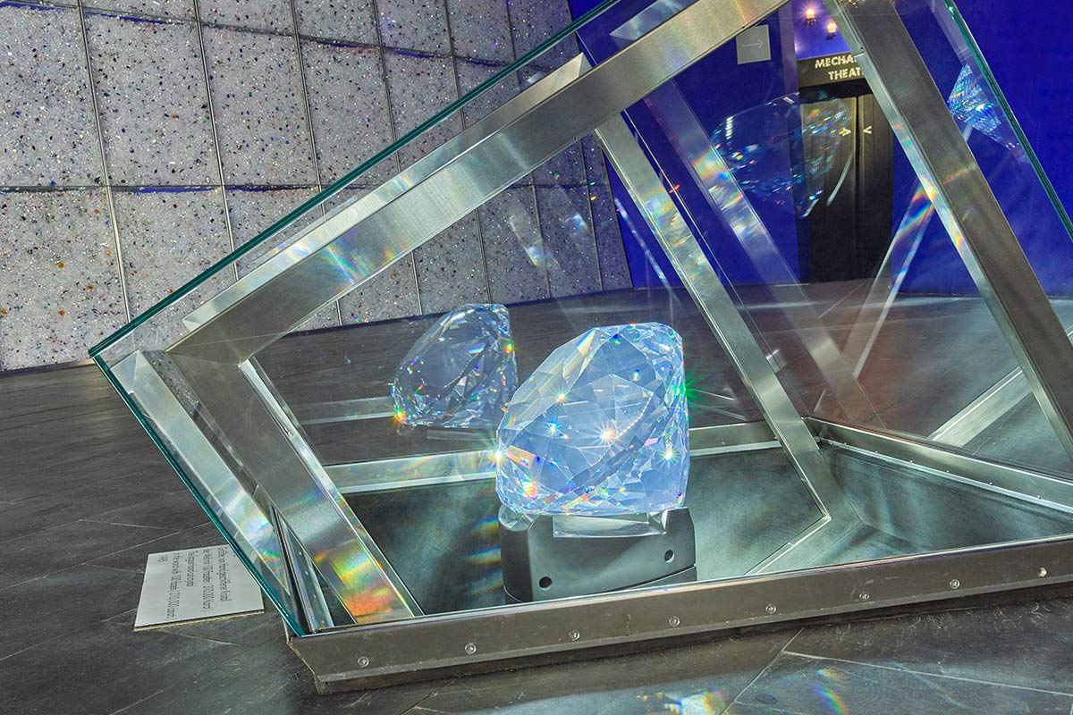 Der Centenar ist der größte von Hand geschliffene Kristall der Welt.