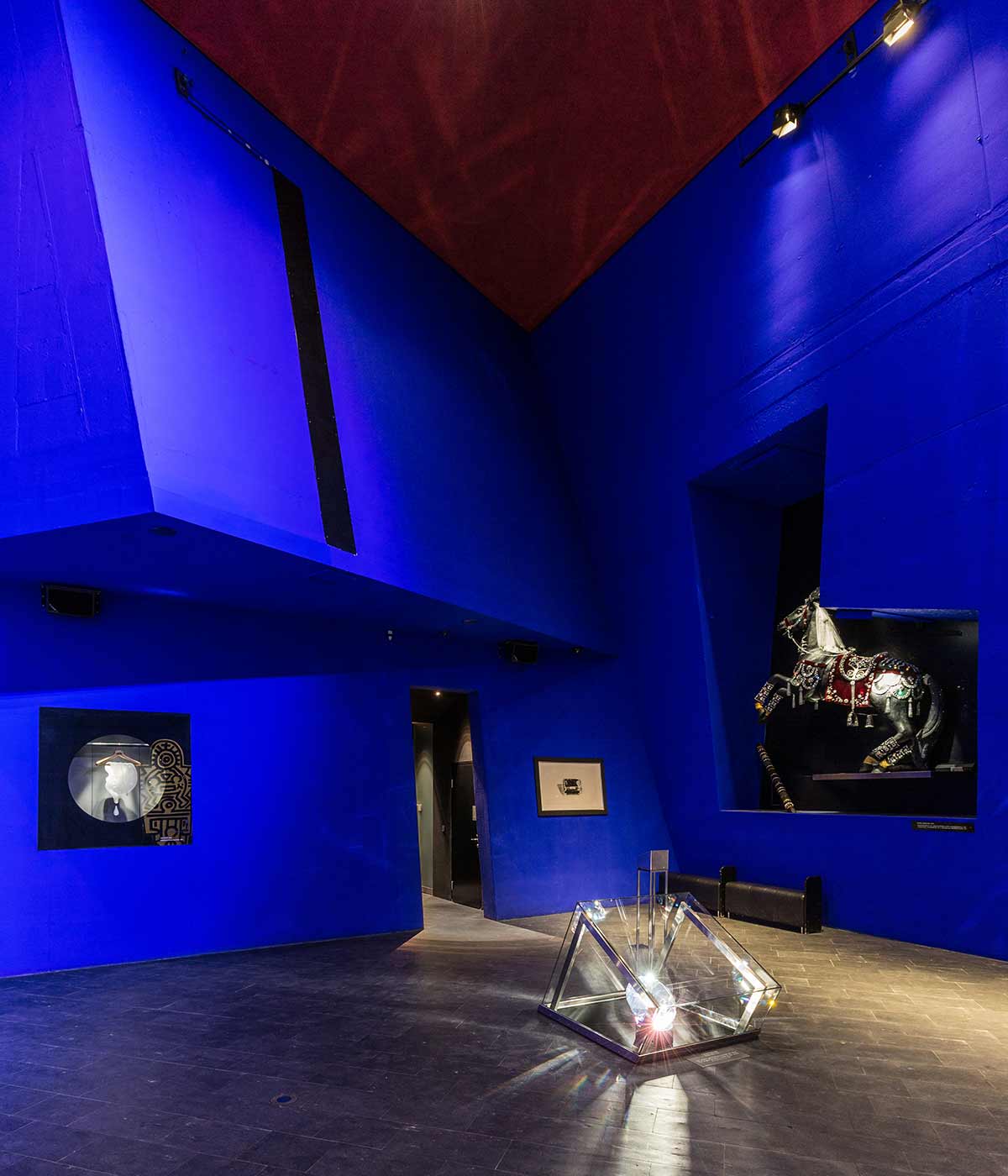 Blick in die Blaue Halle der Swarovski Kristallwelten