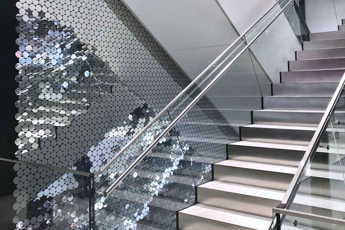 Die Installation Lake of Shimmer im Swarovski Kristallwelten Store Wien