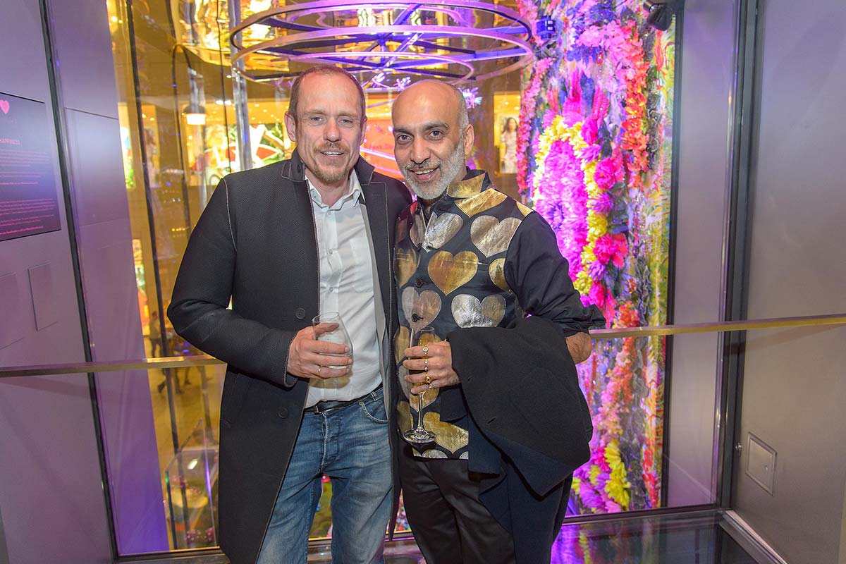 Lifeball Organisator Gery Keszler mit Designer Manish Arora in unserem Store in Wien