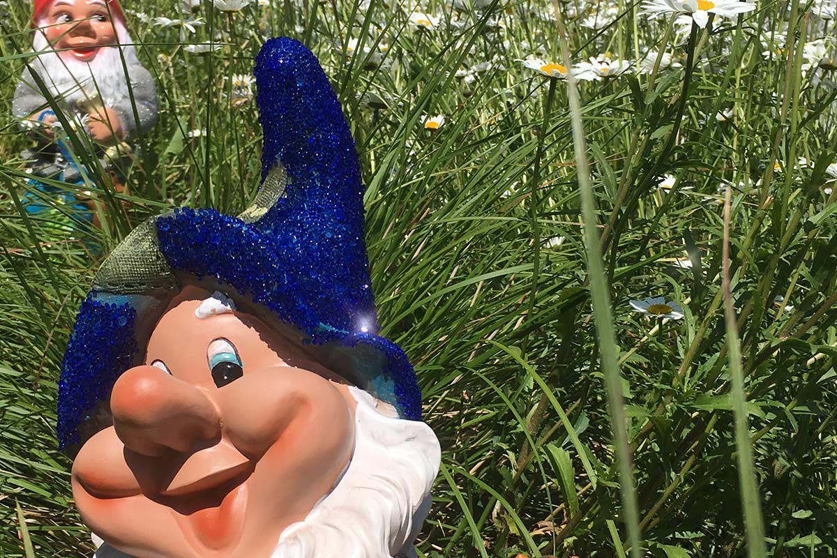 Ein Gartenzwerg beim Sommerfestival in den Swarovski Kristallwelten