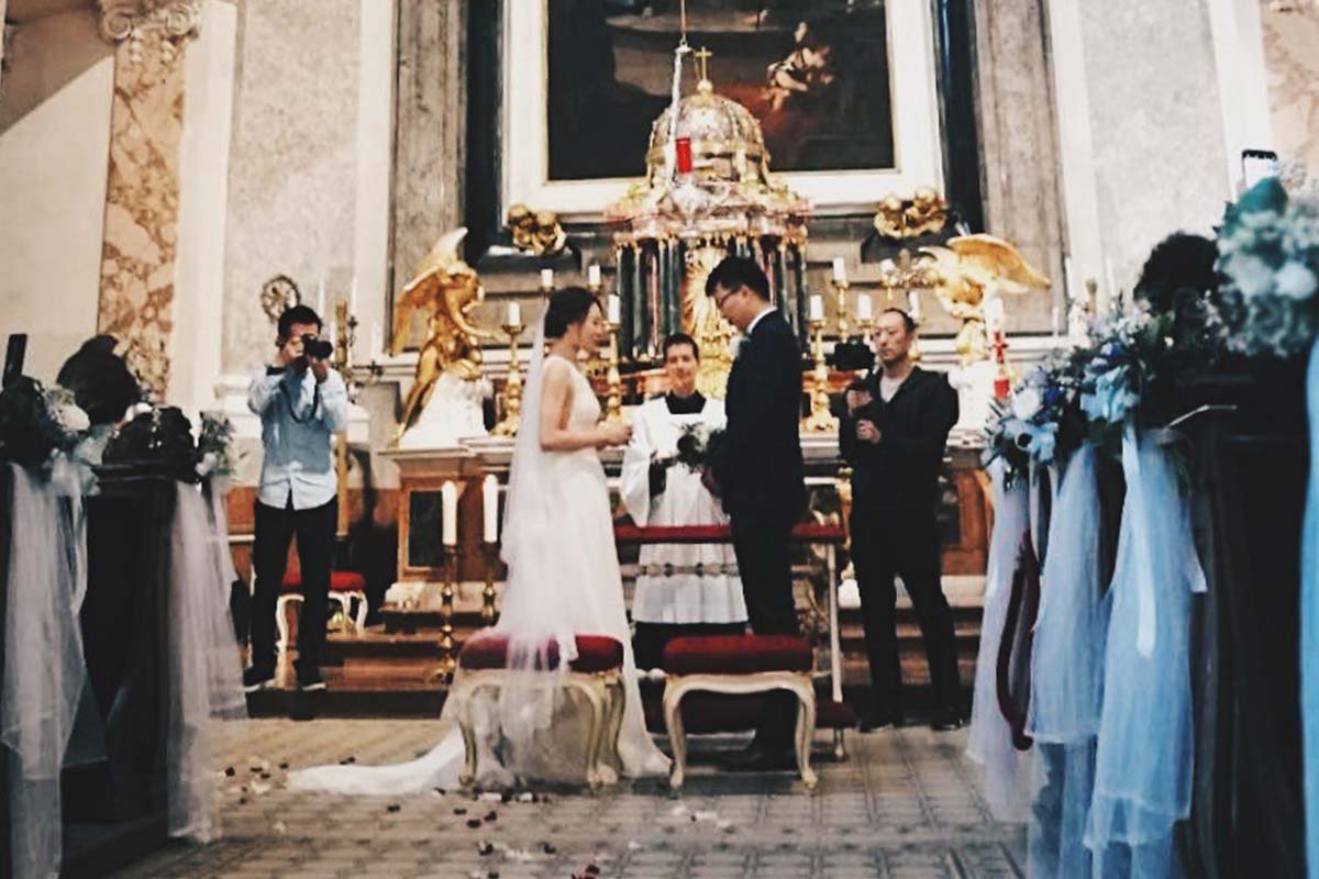 Ein Traum in Weiß und Gold: Hochzeitszeremonie in Schönbrunn