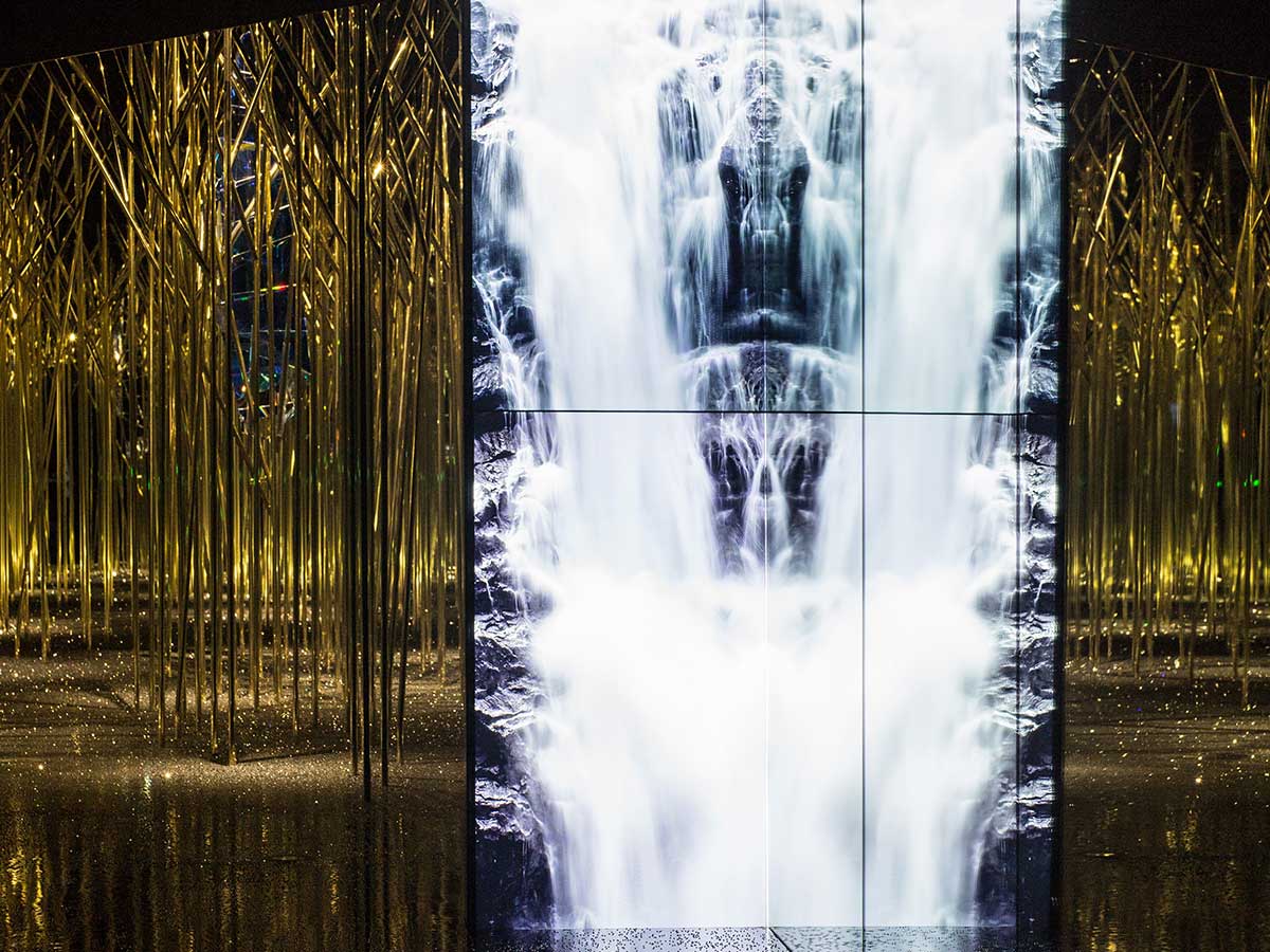Der Grawa Wasserfall auf einer LED Leinwand in den Swarovski Kristallwelten Wattens