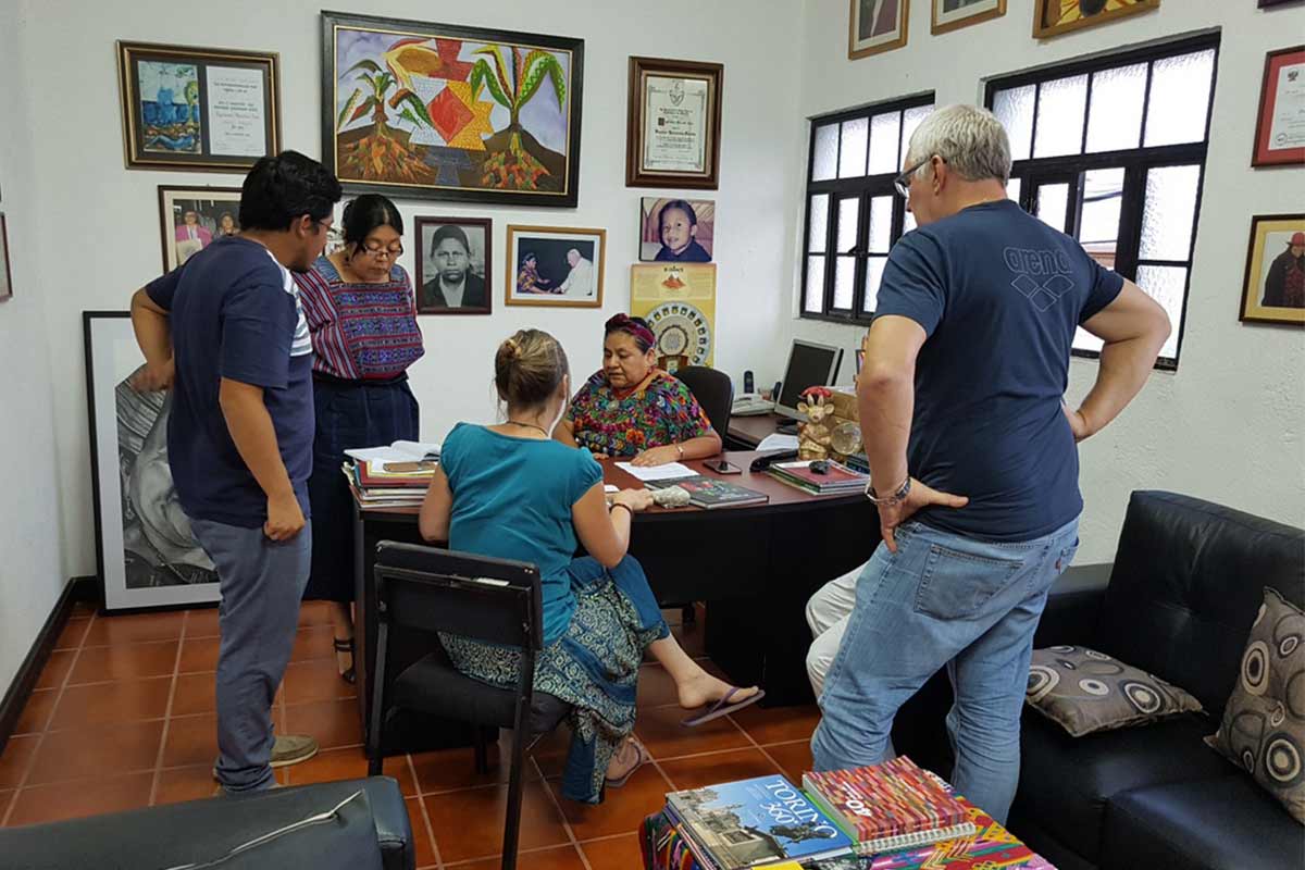Riguberta Menchu bei den Vorarbeiten in Guatemala