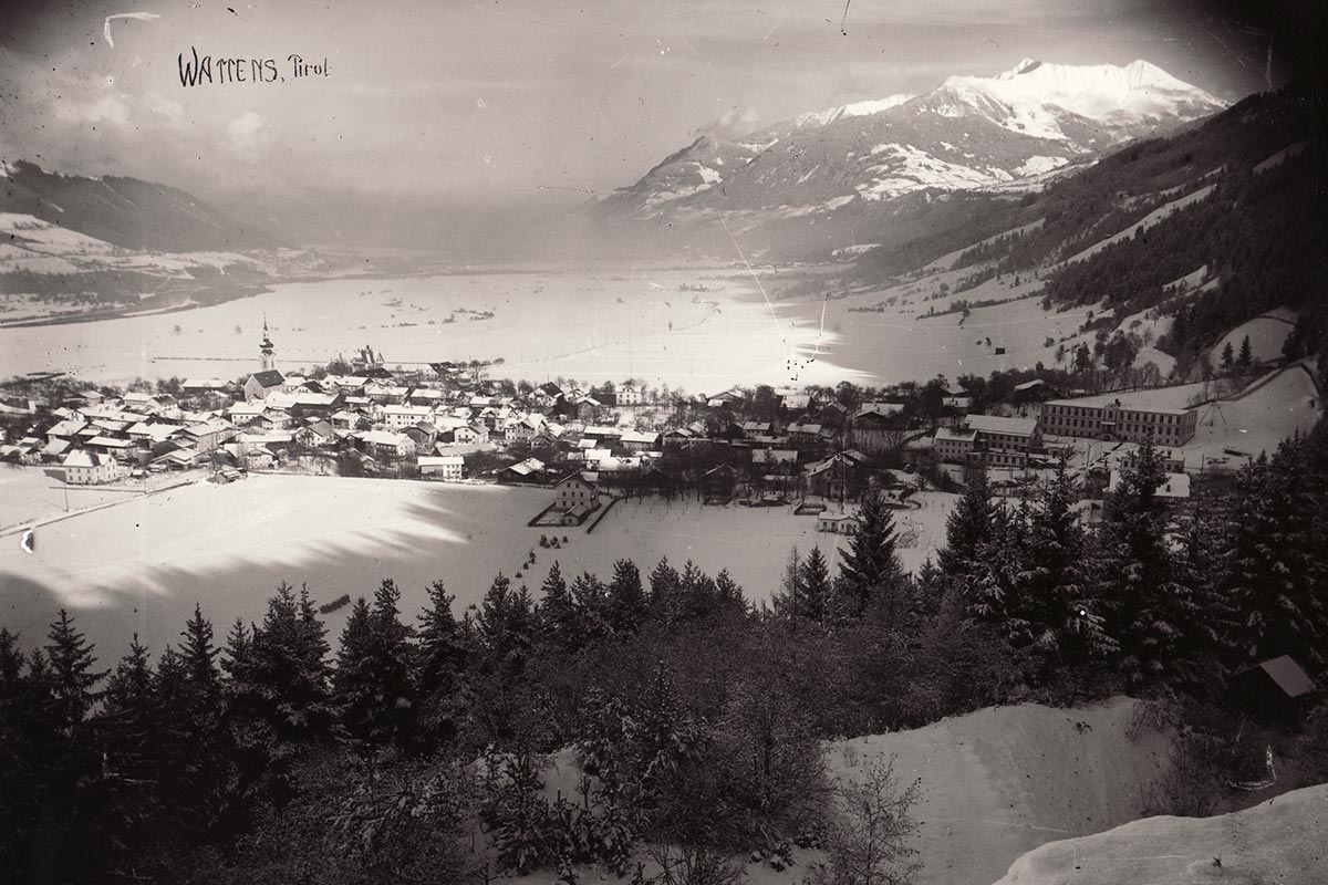 Schneebedecktes Wattens um 1908 ©Swarovski