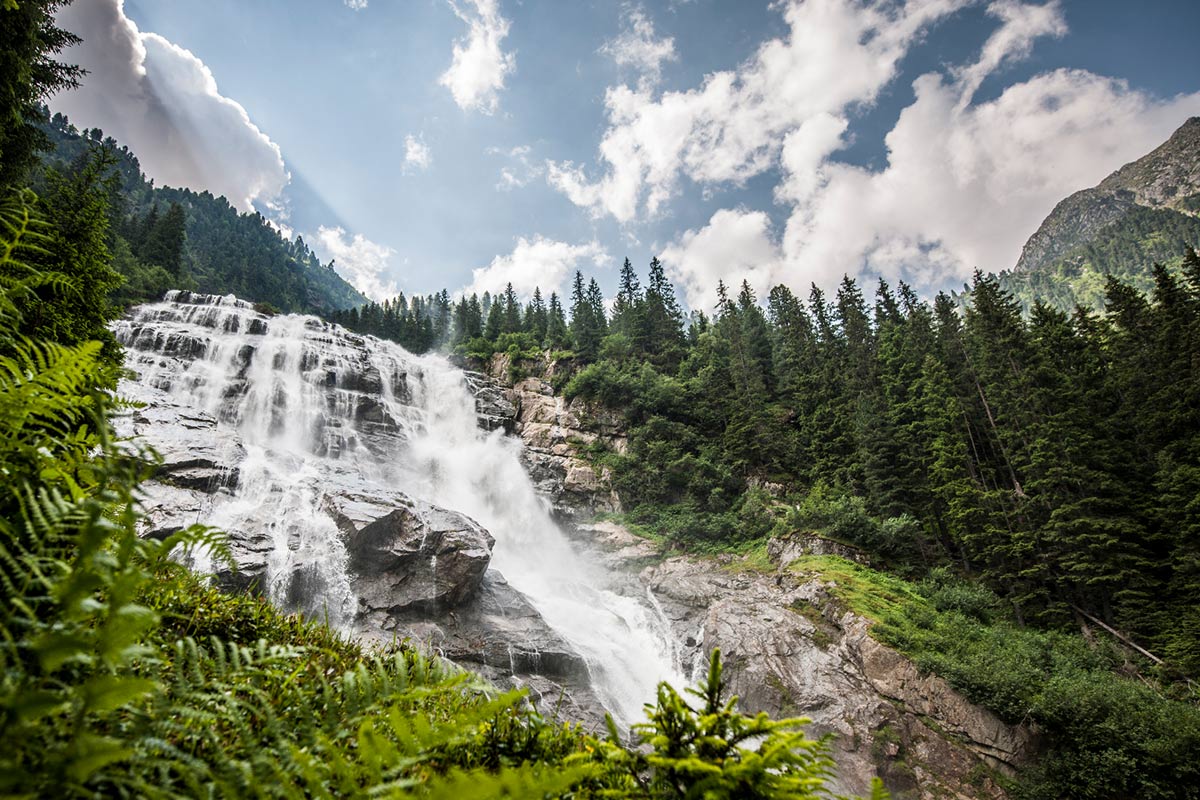 Der beeindruckende Grawa Wasserfall im Stubaital, © TVB Stubai Tirol/Andre Schönherr