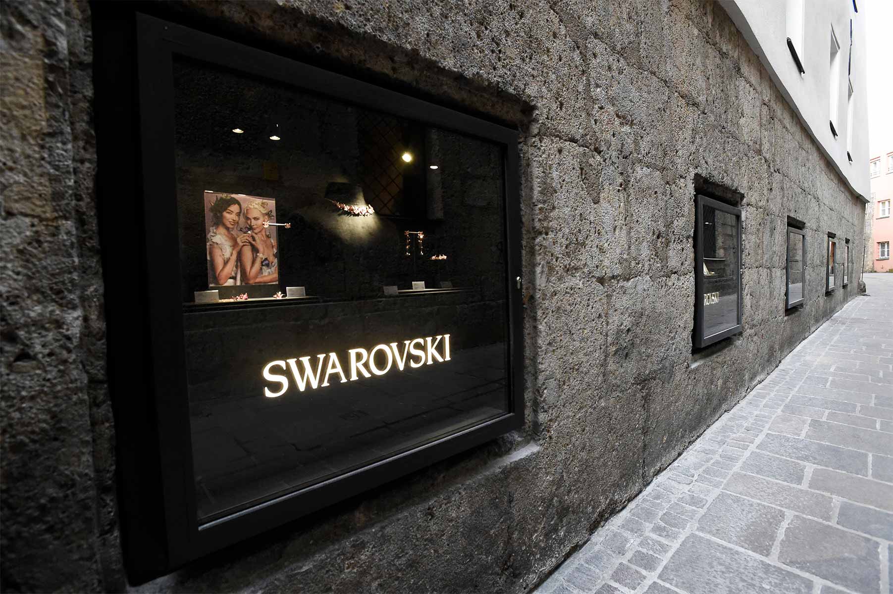 Showcases at Swarovski Kristallwelten Store Innsbruck