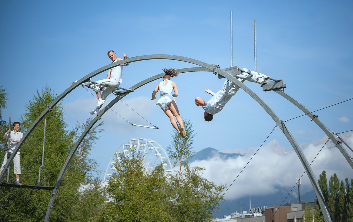 Artist ensemble Radiant Flight on the flying trapeze