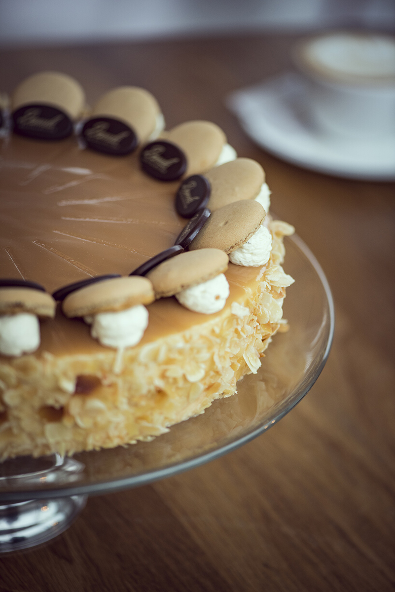 Nusskuchen mit Karamell