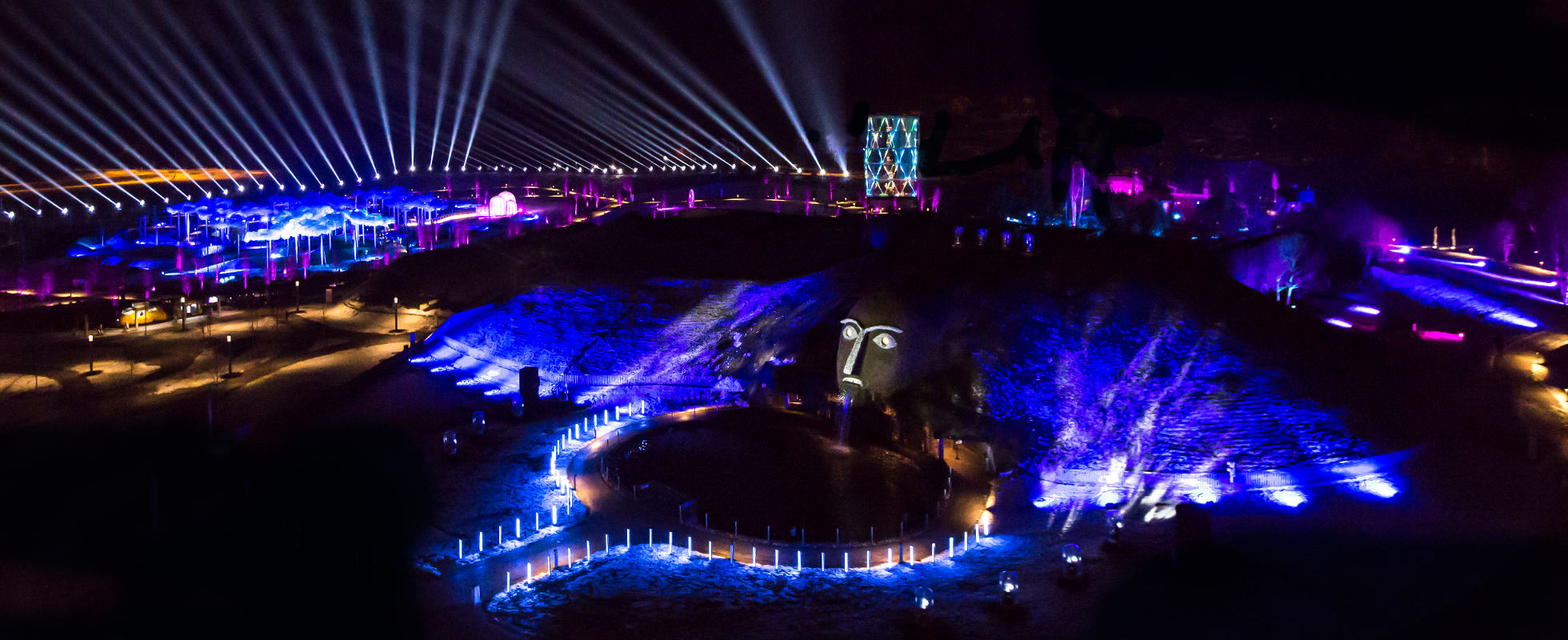 Die erleuchteten Swarovski KRistallwelten während dem Lichtfestival in Wattens